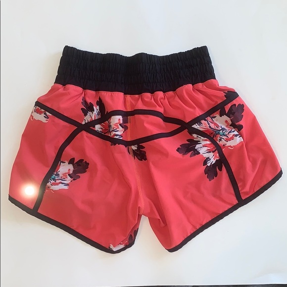 Lululemon athletic running shorts size 6 - Picture 2 of 4